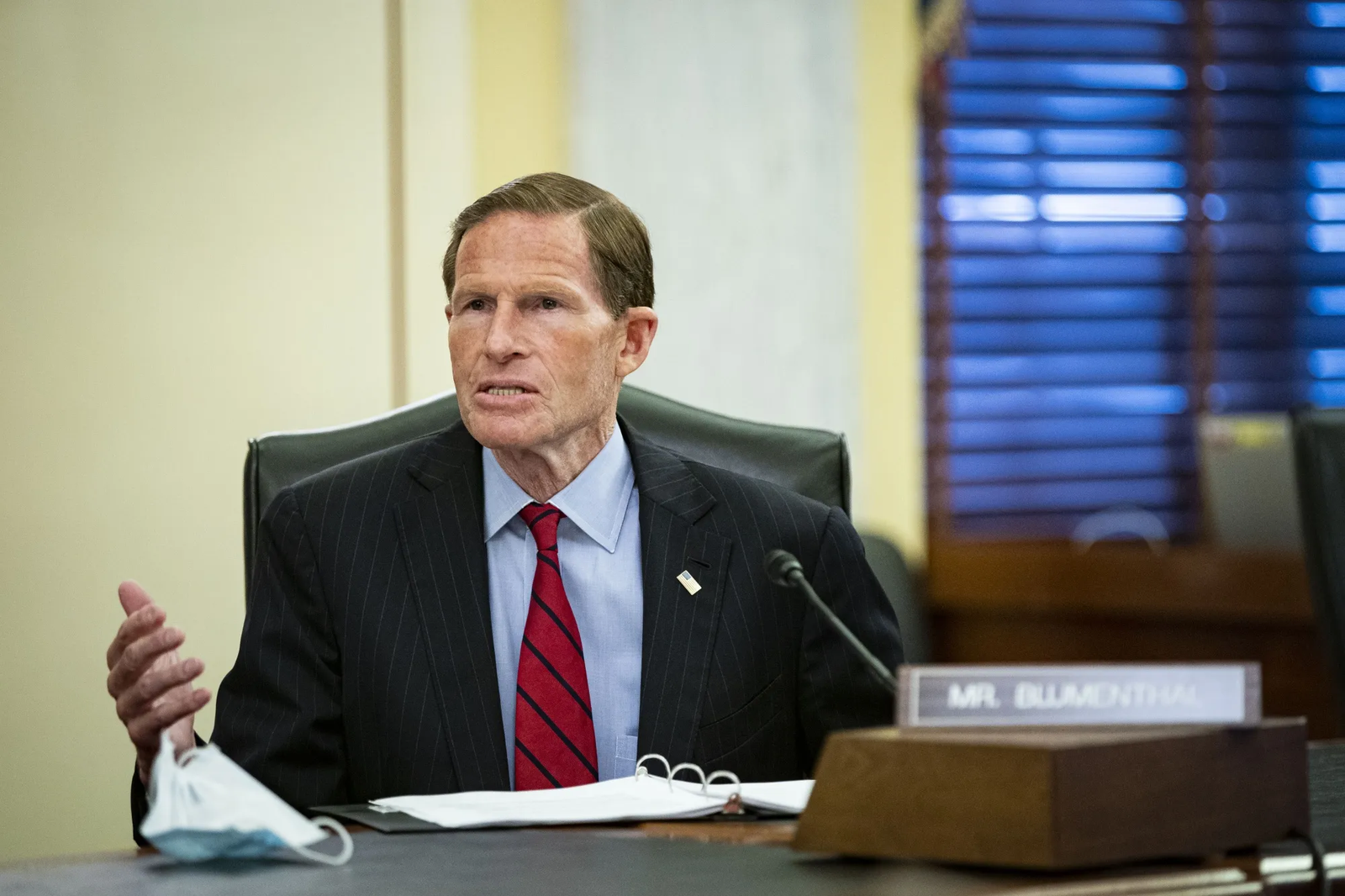 Senator demands answers on possible federal $400M Tesla Cybertruck deal