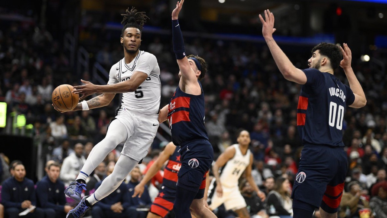 Castle, George lead Team C to Rising Stars win, berth against LeBron in the All-Star Game