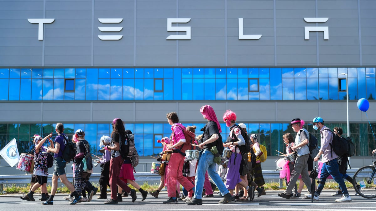 Tesla facilities across the country attacked in protest of Elon Musk
