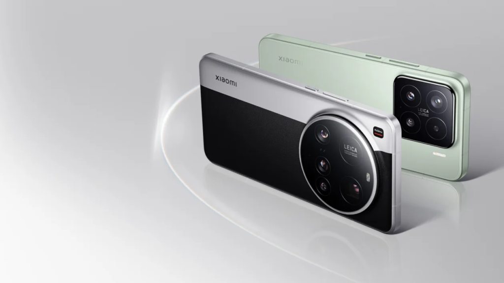 The Xiaomi 15 Ultra, in the foreground, and the Xiaomi 15 in the background. Xiaomi