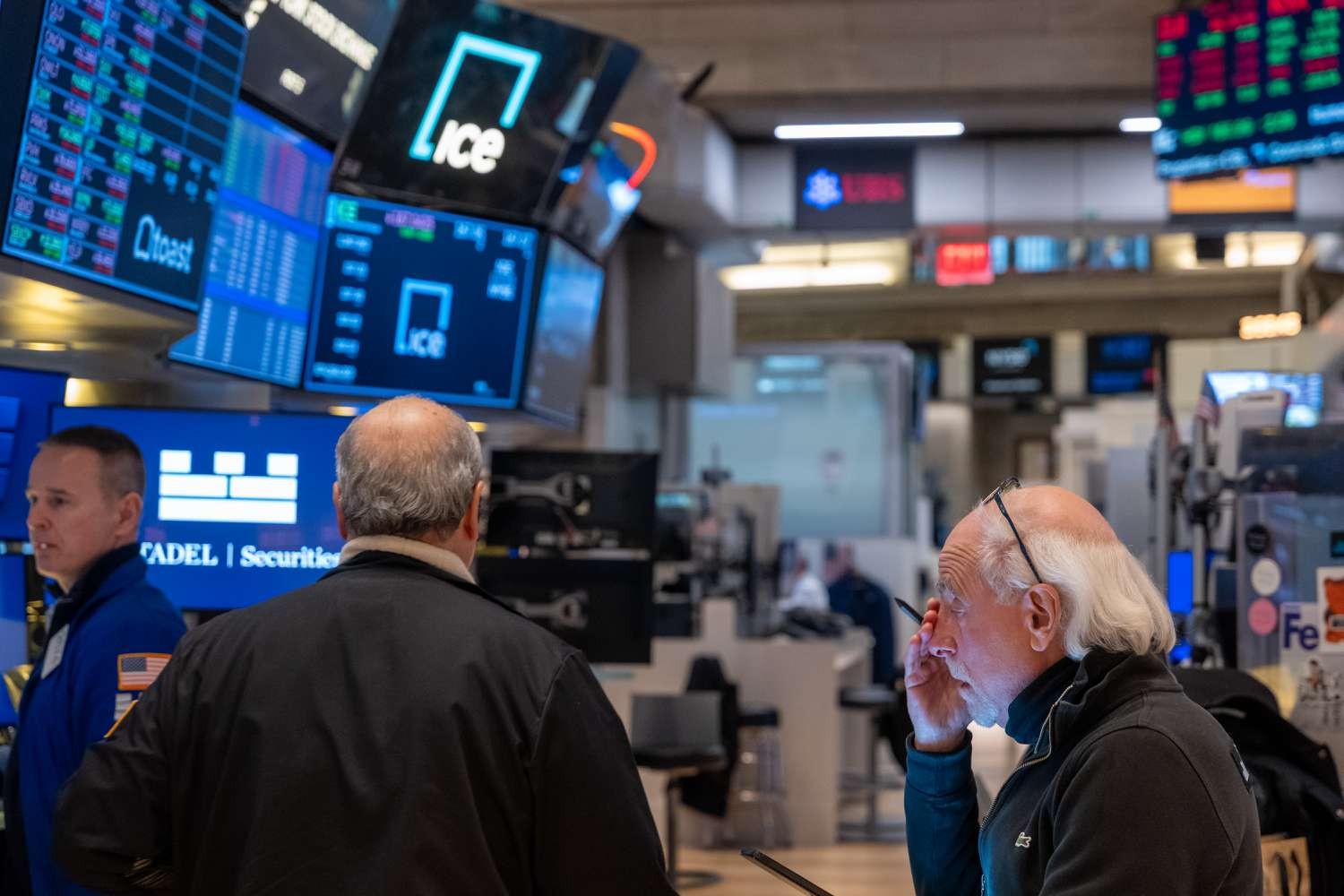 S&P 500 closes higher Monday after briefly touching six-month low