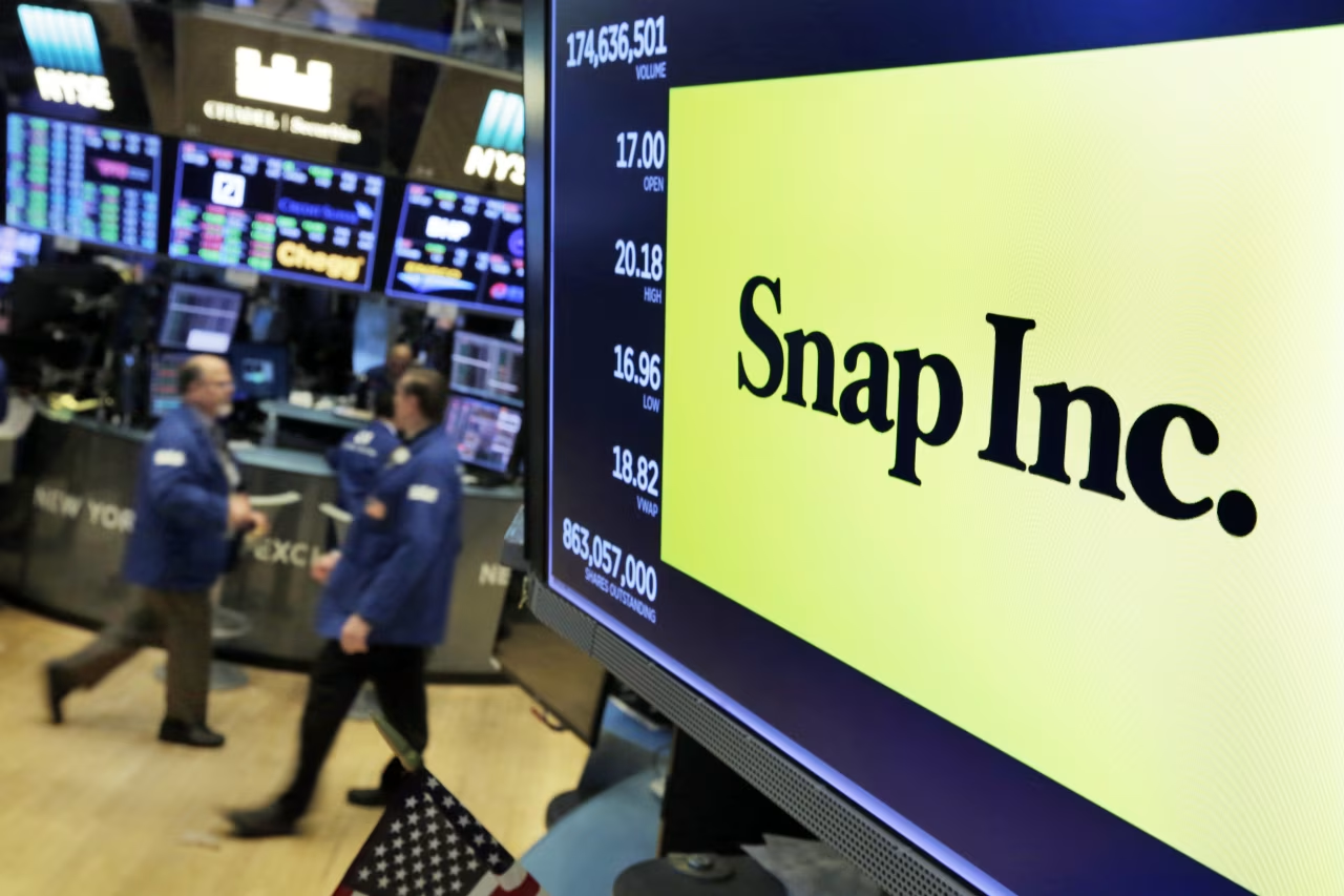 Snap sinks 15% after withholding guidance, citing ad concerns