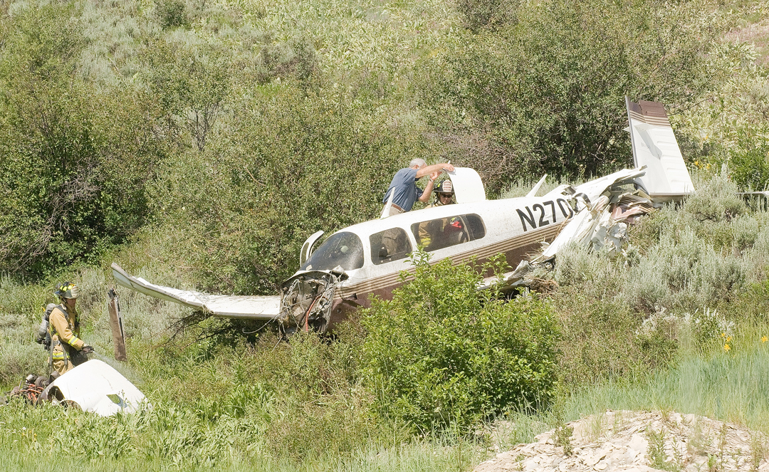 Plane crashes shortly after takeoff from Colorado airport, 2 killed