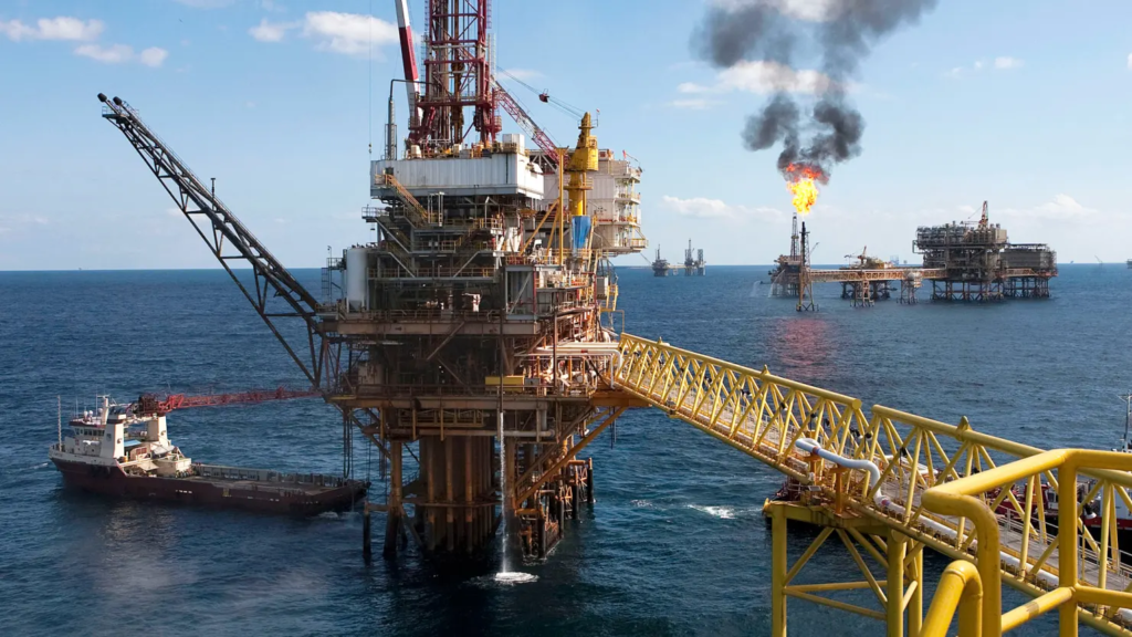 Oil falls more than 4% on report Pakistan is pushing for new U.S.-Iran talks with China’s backing