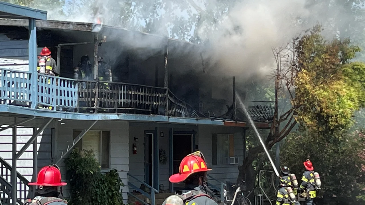 Auburn apartment complex evacuated after fire rips through building