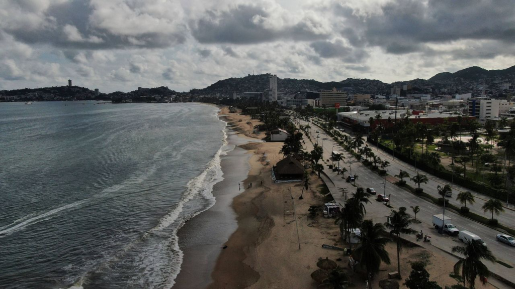 Hurricane Erick Slams Southern Mexico as Category 3 Storm