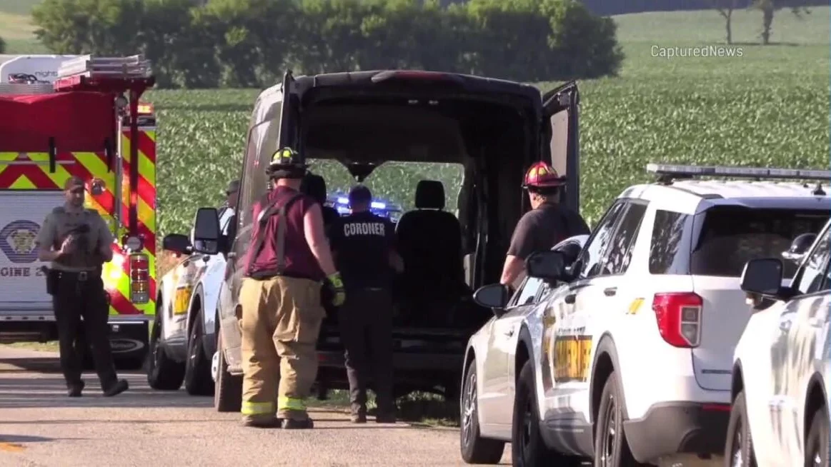2 killed in small plane crash in Capron, Illinois