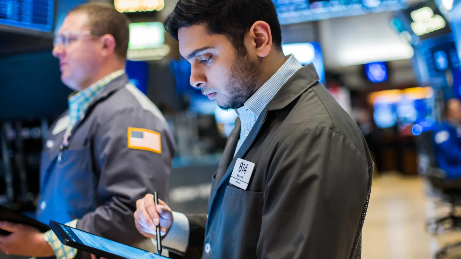 18 stocks hit new 52-week highs