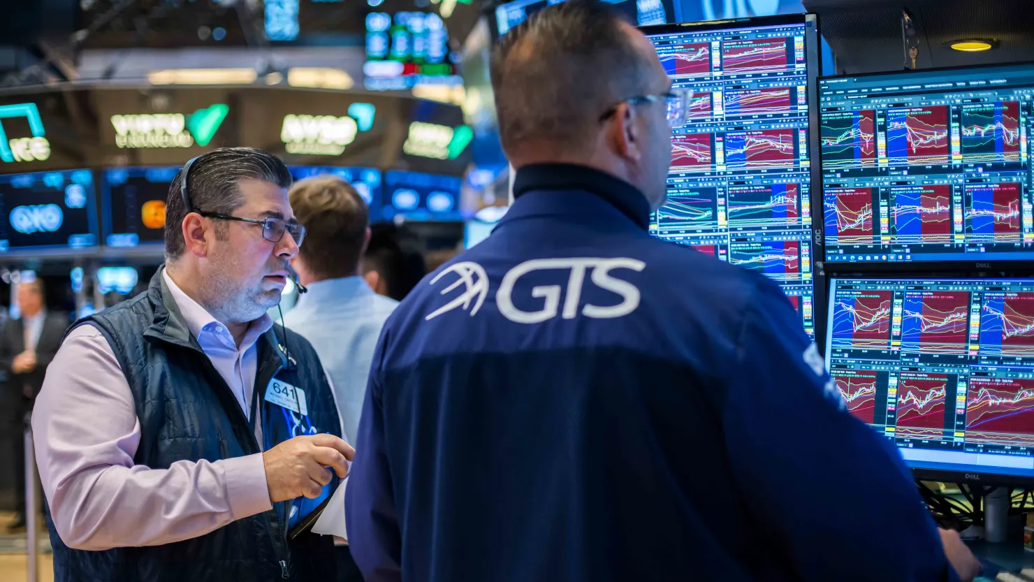 S&P 500 rebounds as Oracle leads tech stocks higher