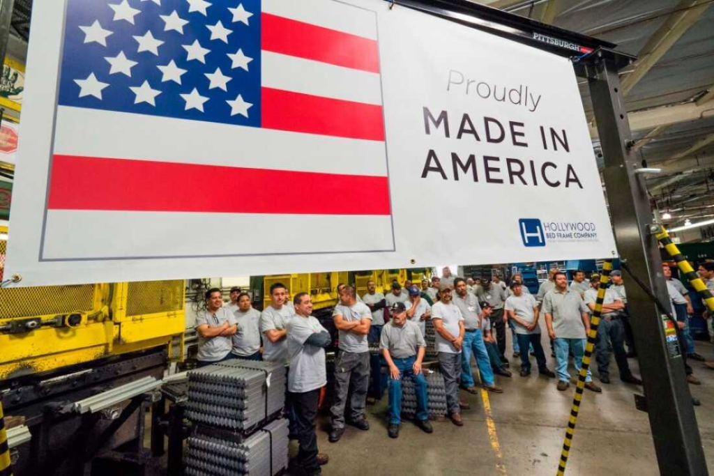 ISM manufacturing index comes in better than expected in August but still indicates contraction