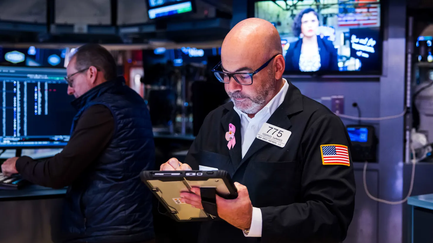 S&P 500 posts winning week, but Friday rally fizzles