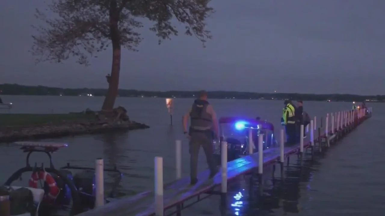 Body recovered during search for missing boater in Fox Lake