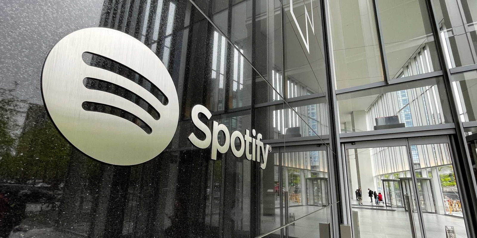 Spotify jumps 5% after earnings and revenue beat