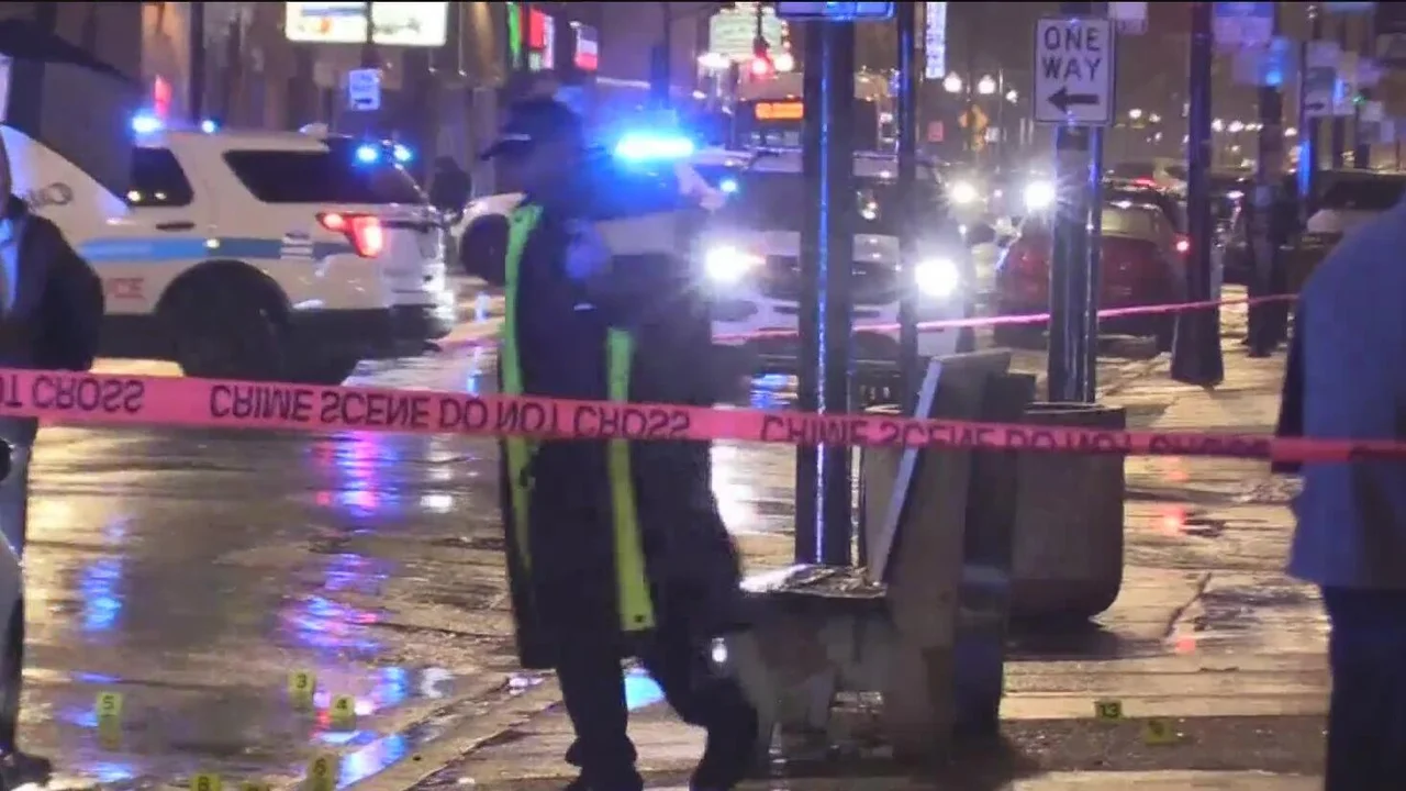 2 shot, killed by armed robber outside Little Village jewelry store, police say