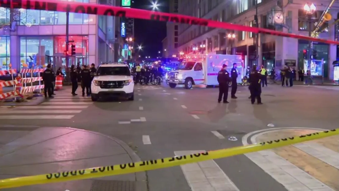 1 dead, 8 wounded after 2 shootings in the Loop, hours after Chicago’s Christmas tree lighting