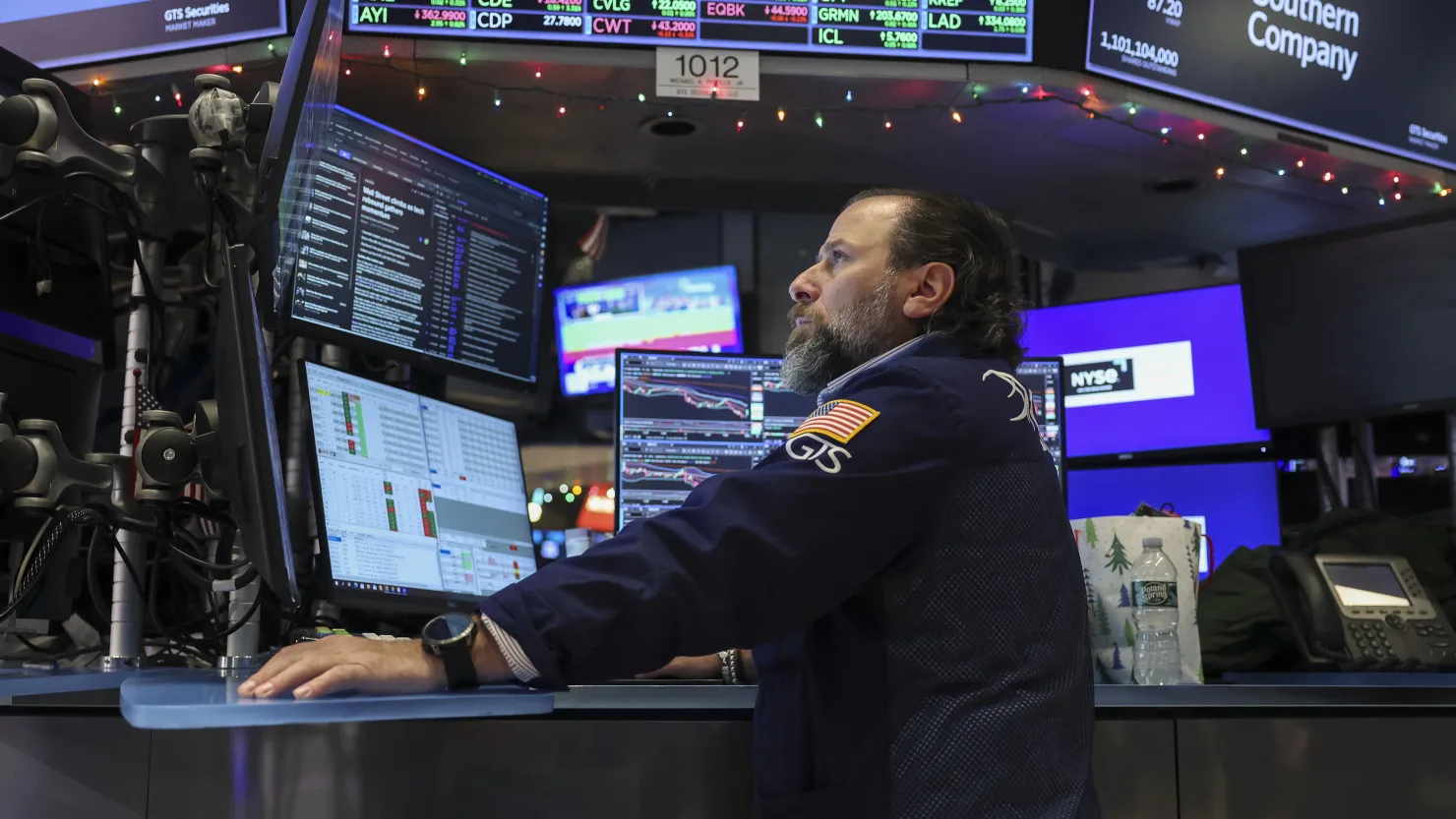 S&P 500 is little changed as first-day gain sputters, chip stocks remain strong