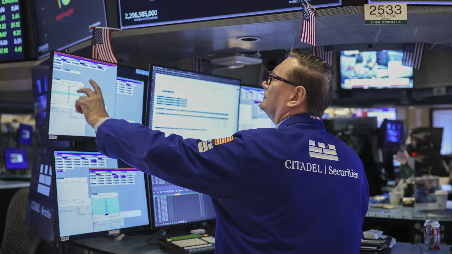 Citigroup posts earnings and revenue beat