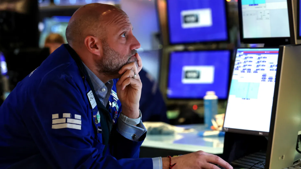 Dow rebounds as S&P 500 slides for a third day, investors rotate out of tech