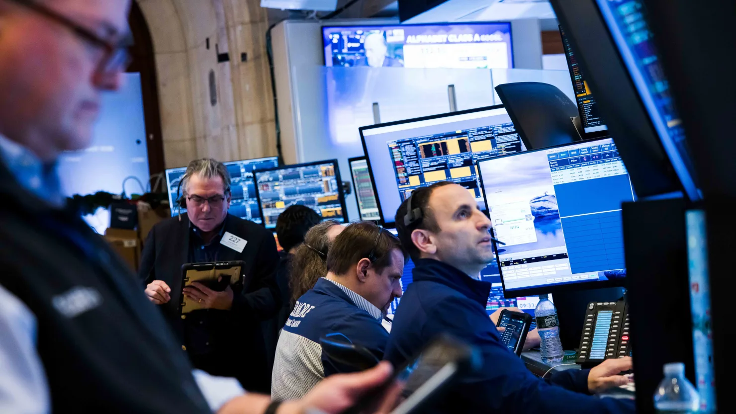 S&P 500 closes little changed Friday, posts weekly loss amid raft of Trump comments