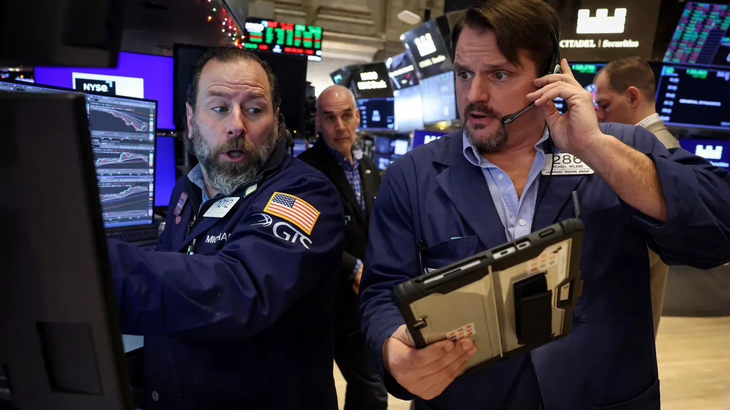 Dow futures tumble nearly 700 points after Trump threatens new tariffs over Greenland