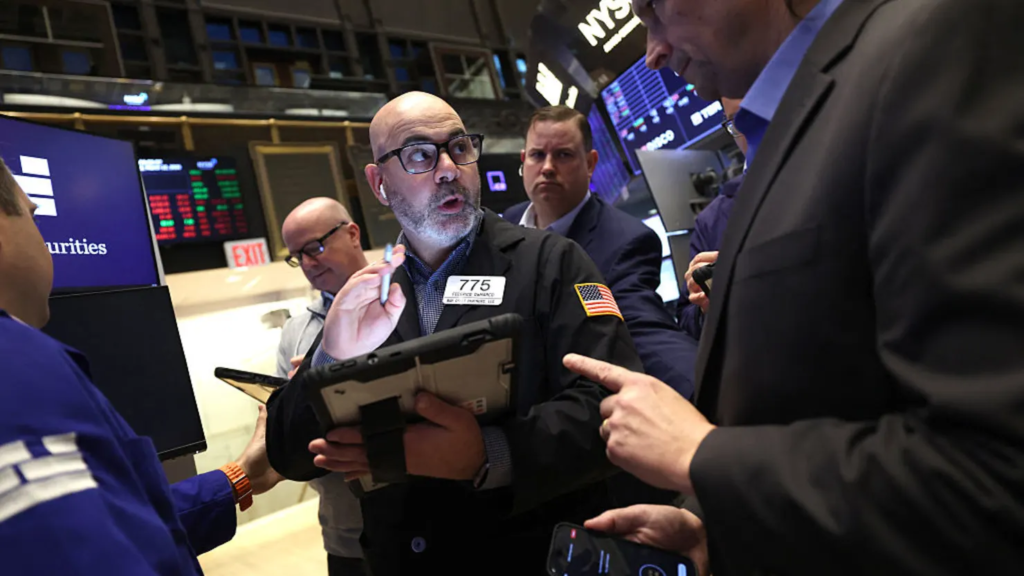 Dow bounces 300 points to start the week as oil prices fall back to $95 a barrel