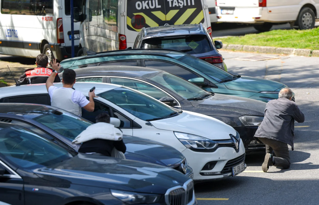 1 gunman killed, 2 wounded in shootout at Israeli Consulate in Istanbul