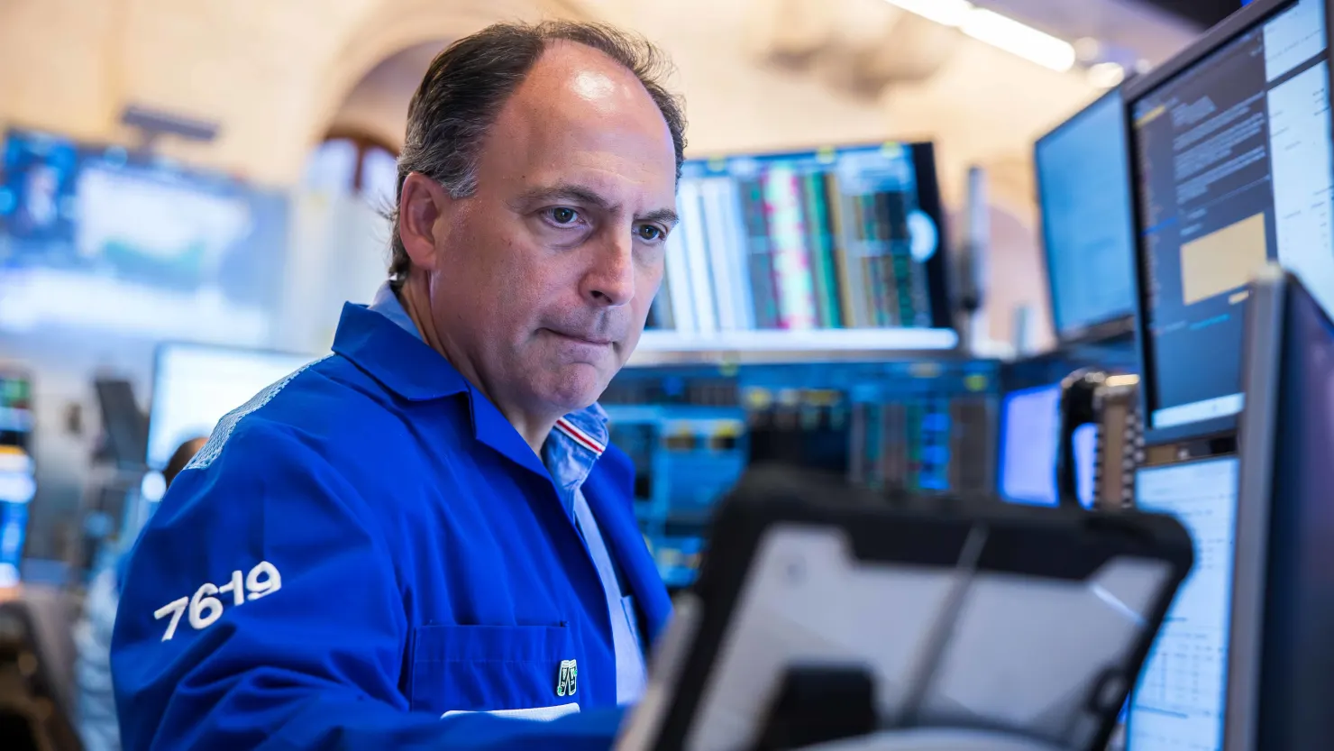 S&P 500 falls for a third day, as elevated global bond yields and oil prices weigh on market