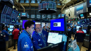 S&P 500 Flashes ‘Dot-Com’ Warning as AI Bubble Meets Crushing Consumer Sentiment